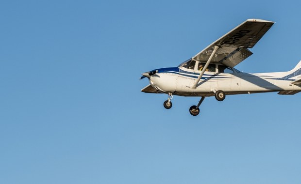 Awionetka wpadła do wody. Pilot przeżył 