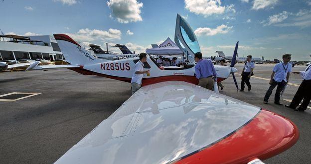 Awionetki są tańsze niż policyjne helikoptery /AFP