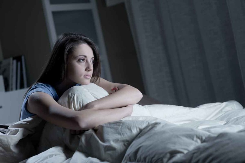 Aż połowa Polaków skarży się na zaburzenia snu /123RF/PICSEL