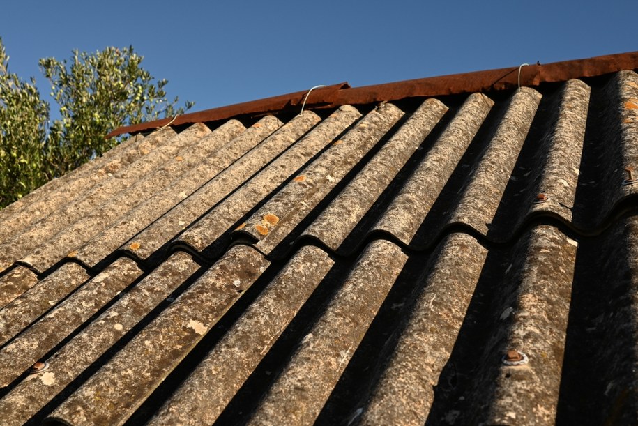 Masz azbest na dachu? Ważna decyzja resortu rolnictwa