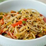 Azjatycka świeżość na talerzu. Lekka i aromatyczna surówka do każdego obiadu