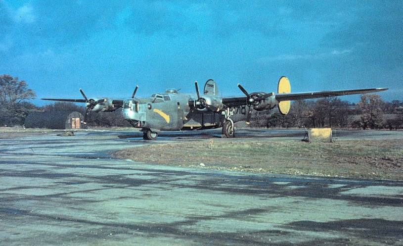 B-24 Liberator (s/n 42-50437) o nazwie "Apassionata" służący w 489 Grupie Bombowej jesienią 1944 roku /Wikimedia Commons /INTERIA.PL/materiały prasowe