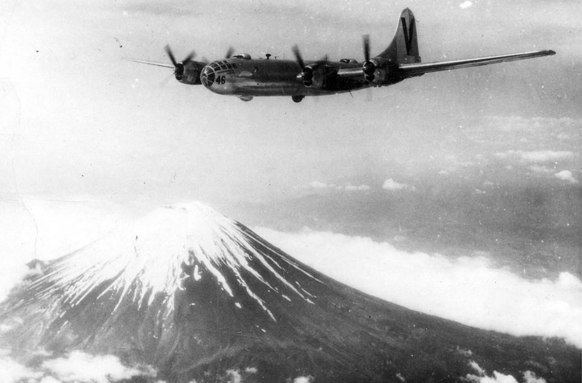 B-29 na tle świętej góry Japonii - Fudżi /Wikimedia Commons /INTERIA.PL/materiały prasowe