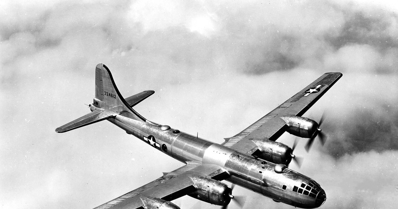 B-29 Superfortress był ciężkim bombowcem, który podczas II Wojny Światowej wykorzystano tylko na Pacyfiku. Osiągając maksymalny pułap prawie 10 kilometrów, byłby poza praktycznym zasięgiem prawie każdego sowieckiego myśliwca czy obrony przeciwlotniczej