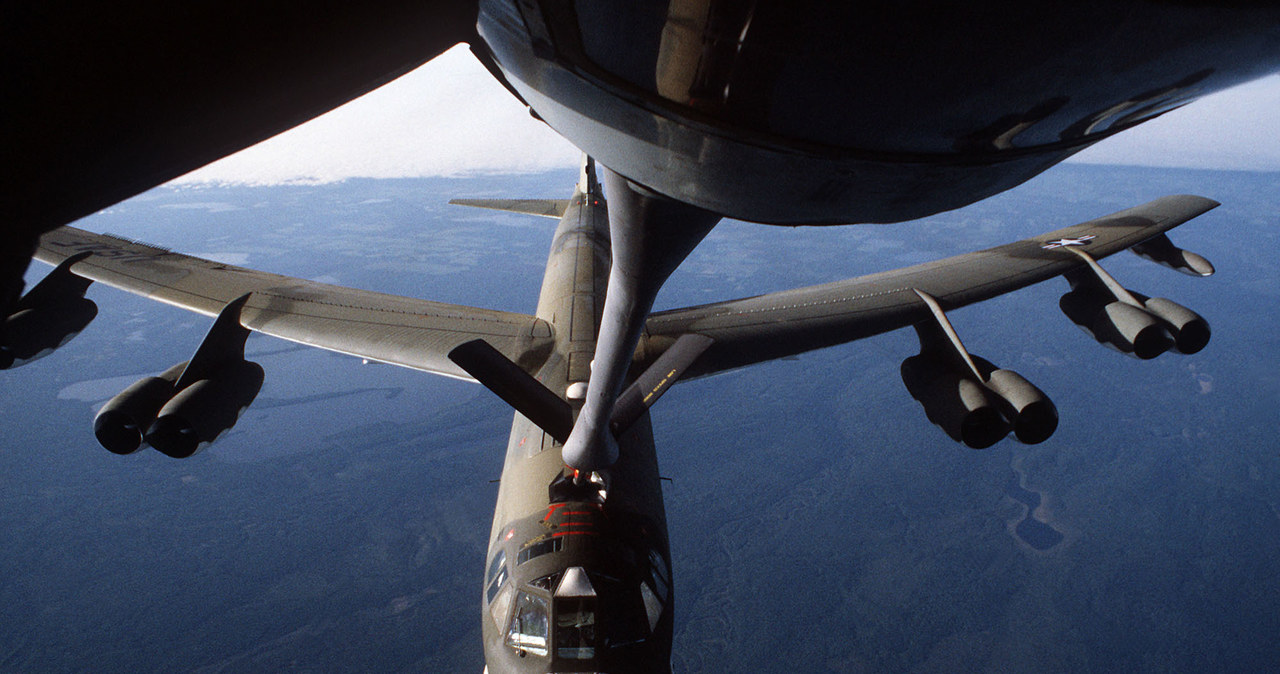 B-52 tankuje z KC-135. Wlaśnie w czasie tego manewru doszlo do zderzenia nad Hiszpanią /Getty Images/Flash Press Media