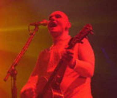 B. Corgan śpiewa Bee Gees