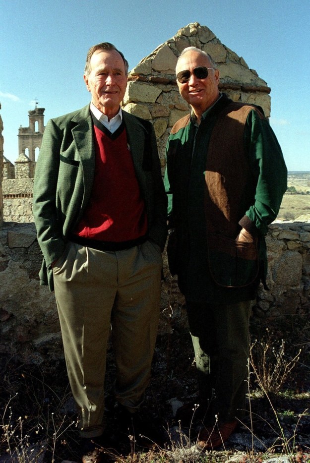 B. prezydent George H. W. Bush i gen. Norman Schwarzkopf /RICARDO MUŃOZ /PAP/EPA