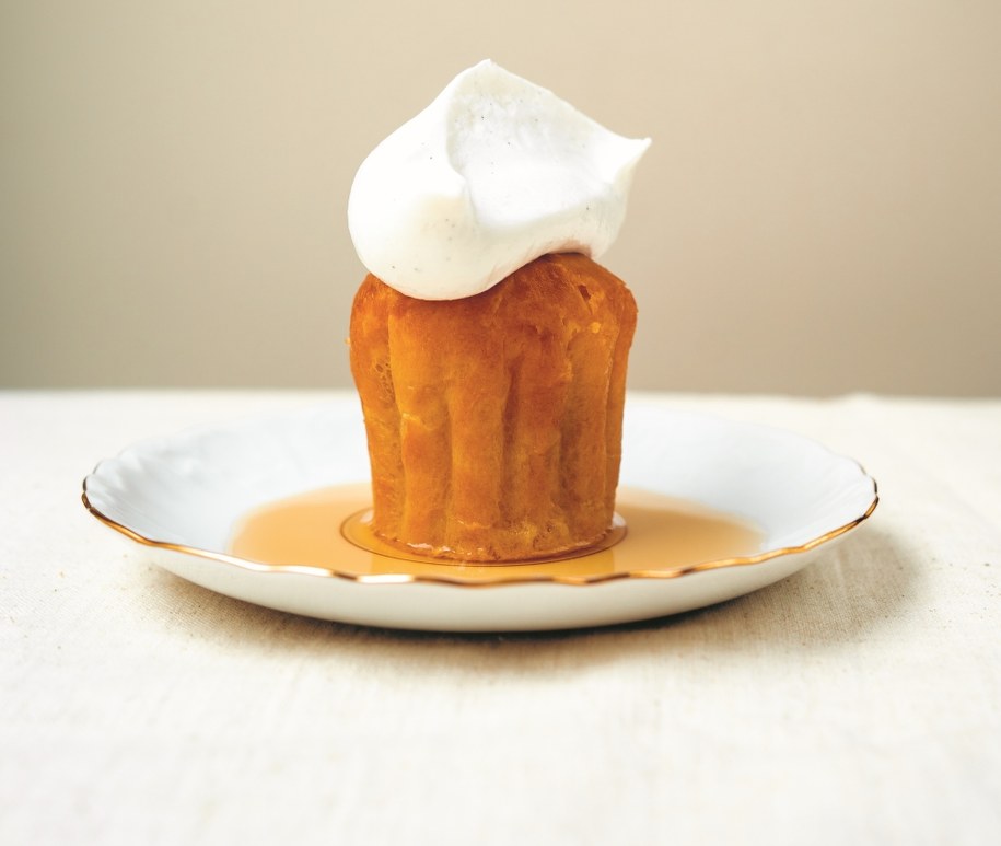 Baba rumowa według przepisu Przemka Klimy /Wydawnictwo Znak /Materiały prasowe