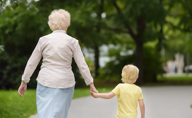 Babcia odebrała ze szkoły obce dziecko. Zaprowadziła je na trening