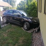 Babcia potrąciła porsche swoją wnuczkę. 5-latka w szpitalu