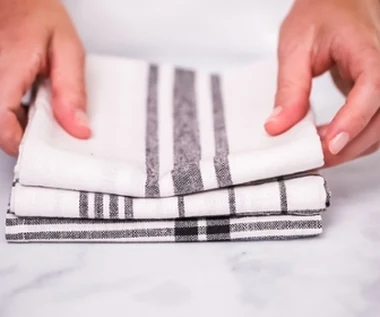 Babcia tak pierze kuchenne ściereczki. Plamy i brzydki zapach znikają w mig 