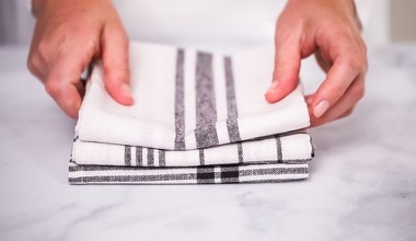 Babcia tak pierze kuchenne ściereczki. Plamy i brzydki zapach znikają w mig 