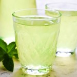 mięta właściwości Babcia zawsze robiła na lato, uwielbialiśmy pić. Nie tylko orzeźwia, ale pomaga na trawienie