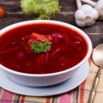 Babcia zawsze wrzucała do barszczu. Ten dodatek jest lepszy niż jajko czy ziemniaki