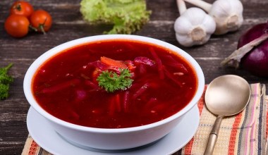 ​Babcia zawsze wrzucała do barszczu. Ten dodatek jest lepszy niż jajko czy ziemniaki