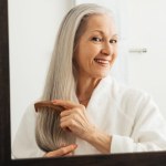 naturalne kosmetyki Babcie płukały w niej włosy, by były gęste i lśniące. Właśnie trwa sezon