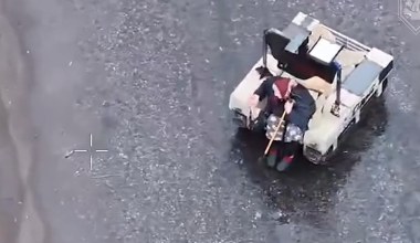 "Babciu, wsiadaj!". Ukraiński dron bohatersko uratował starszą kobietę