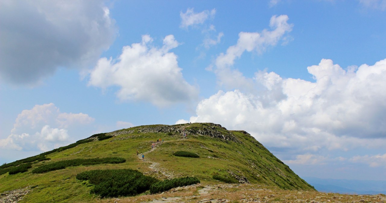 Babia Góra to wyjątkowe miejsce. Według legendy kiedyś na jej szczycie spotykały się czarownice. /123RF/PICSEL