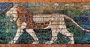 Babilon, lew z glazurowanej cegły, fragment alei procesyjnej, która przecinała Babilon od Bramy I /Encyklopedia Internautica