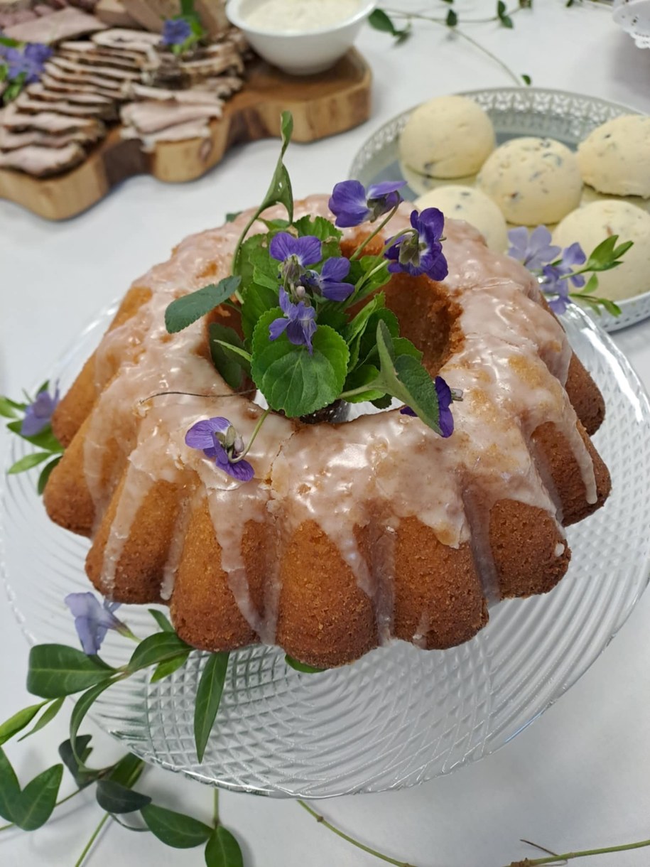 Babka jogurtowa /KGW Bolimów  /