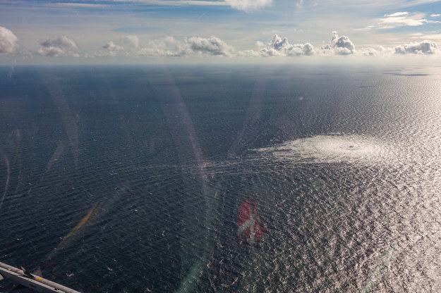 Bąble gazu na powierzchni Bałtyku u wybrzeża Bornholmu /Danish Defence Command /PAP/EPA