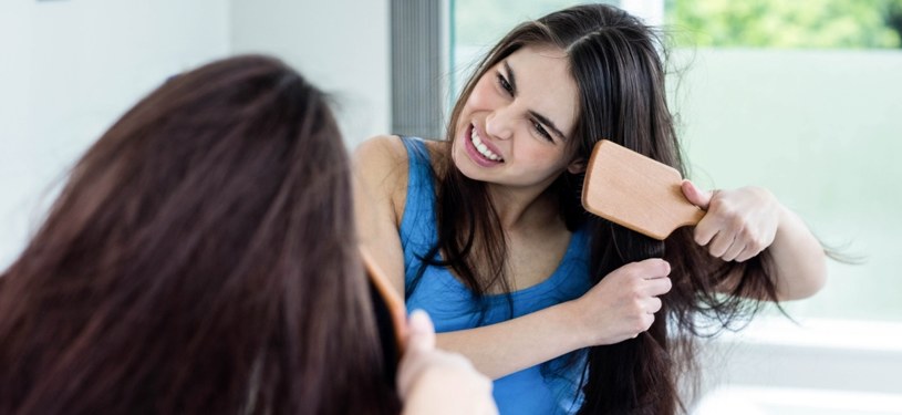 Bad hair day zdarza się prawie każdej kobiecie. To jeszcze nie tragedia, ale trzeba przyznać, że dla większości pań bywa uciążliwy /123RF/PICSEL