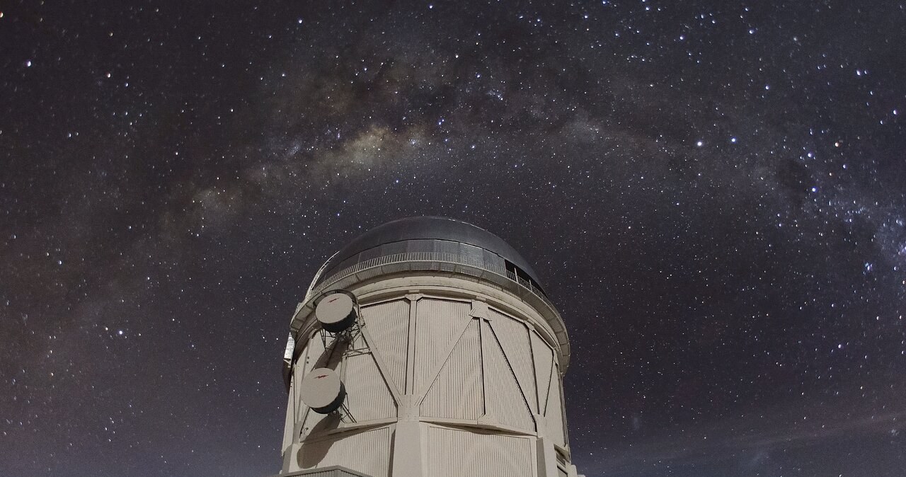 Badacze z Międzyamerykańskiego Obserwatorium Cerro Tololo opublikowali niesamowite zdjęcie CG4. /CTIO/NOIRLab/NSF/AURA/D. Munizaga, CC BY 4.0 DEED /materiał zewnętrzny