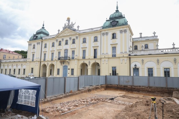 Badania archeologiczne na dziedzińcu Pałacu Branickich w Białymstoku /Artur Reszko /PAP