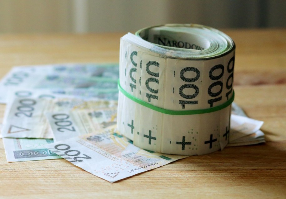 Badanie: Co drugi Polak musiał sięgnąć po oszczędności, by sfinansować podstawowe potrzeby / 	Tomasz Waszczuk    /PAP