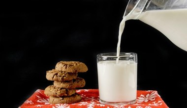 Багато літніх людей уникають цього продукту. Дієтолог спростовує міфи та пояснює, чому він корисний