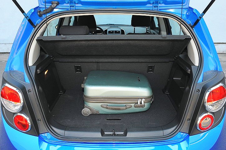 Bagażnik hatchbacka: 290/653 l plus schowek pod podłogą. /Motor