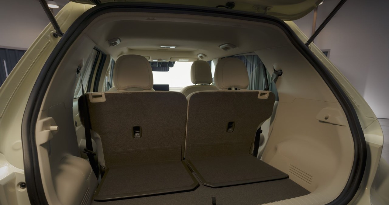 Bagażnik Hyundaia Instera oferuje 280 litrów. Po złożeniu tylnych foteli przestrzeń rośnie do 351 litrów. /materiały prasowe