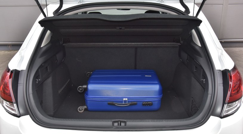 Bagażnik ma 410 litrów – to bardzo dobry wynik wśród modeli kompaktowych. /Motor