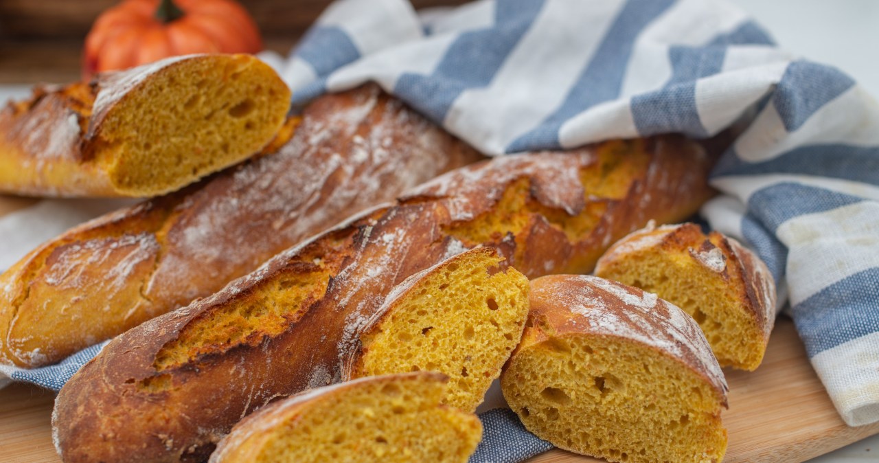 Bagietki dyniowe to pieczywo, które najlepiej smakuje jesienią /alein /123RF/PICSEL