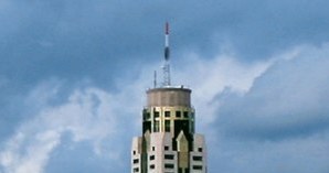 Baiyoke Tower II /Paolobon140/CC BY-SA 4.0 /Wikimedia