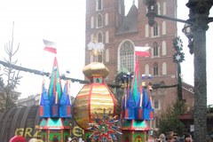 Bajecznie kolorowe szopki na krakowskim Rynku