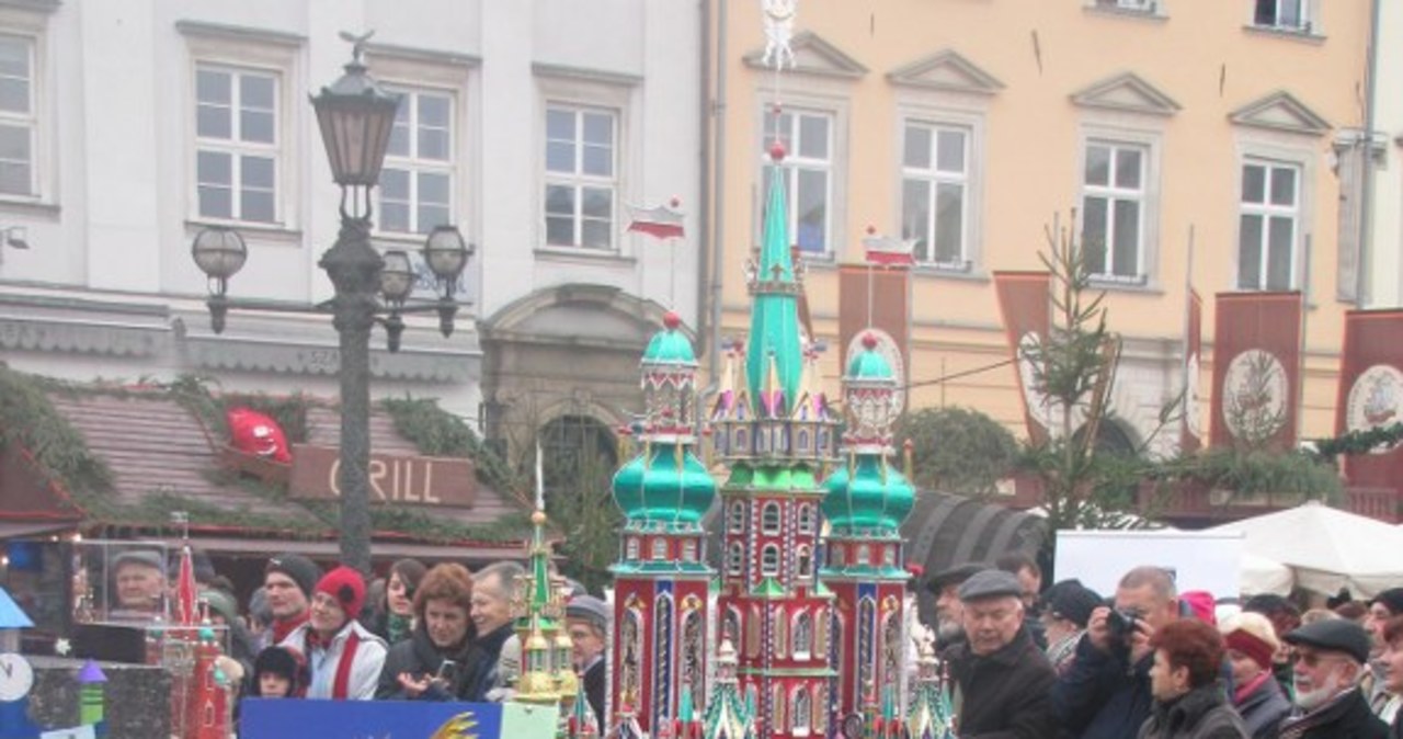 Bajecznie kolorowe szopki na krakowskim Rynku