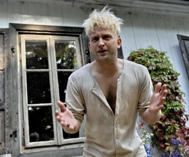 Bajon nie stara się snuć swych opowieści w duchu paradokumentalnym, a tworzy własny świat, w którym wydarzenia minione czy rzeczywistość aktualna są jedynie osnową artystycznej kreacji. Często sięga do klasyki literackiej, ale czyni to w sposób niekonwencjonalny, czego dowodem "Śluby panieńskie" (2010) czy "Panie Dulskie" (2015). 

Obecnie kończy "Kamerdynera", realizowaną z ogromnym rozmachem inscenizacyjnym epopeję kaszubską, rozgrywającą się w pierwszym półwieczu ubiegłego stulecia.