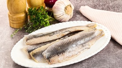 Bakteria w partii śledzi. GIS ostrzega