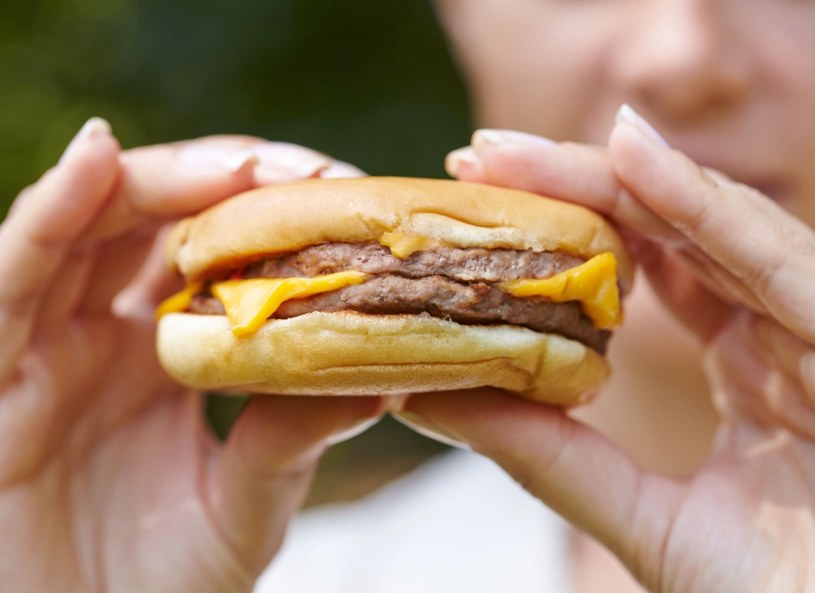 Bakterie Listerii możemy spotkać w gotowych do spożycia wyrobach garmażeryjnych lub półproduktach i produktach typu fast food /123RF/PICSEL