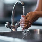 Bakterie w wodzie w Centrum Zdrowia Dziecka