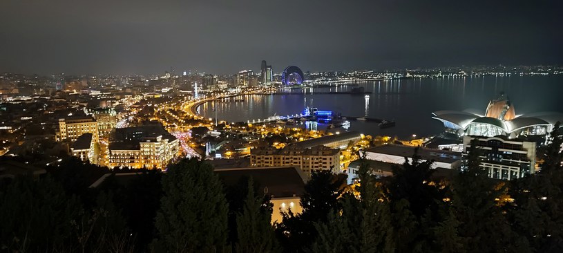 Baku nocą
