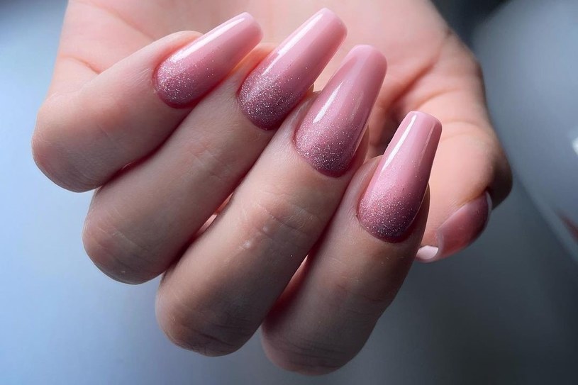 #ballerinanails to największy hit wiosny 2022 w manicure /Instagram