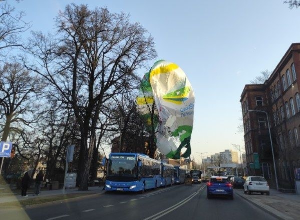 Balon, który zahaczył o jeden z budynków w Zielonej Górze /Gorąca Linia RMF FM