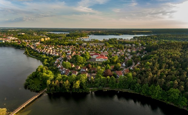 Balon z napisami cyrylicą w lesie pod Olsztynem. "Nikt nie widział, jak spada"