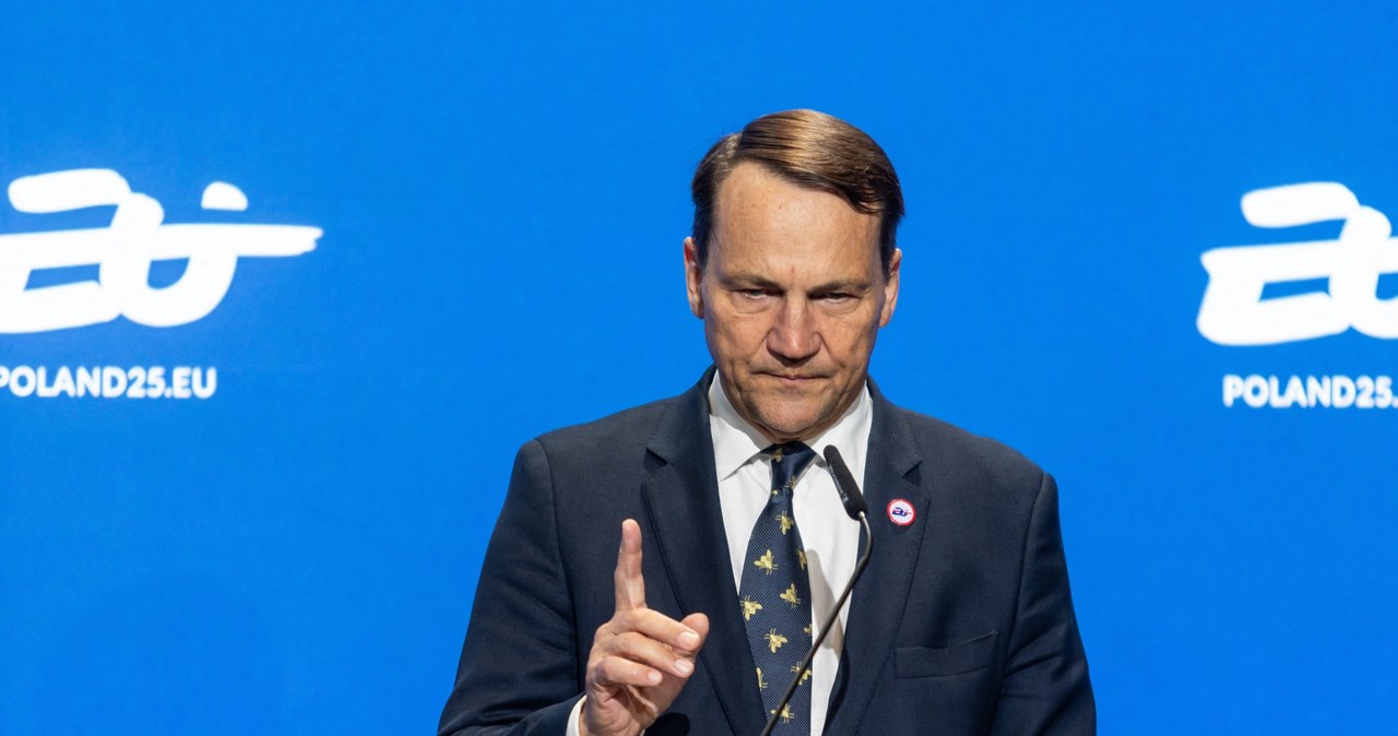 Bałtyk potrzebuje regulacji dotyczących szlaków handlowych i bezpieczeństwa - apeluje Radosław Sikorski. Szefa polskiego MSZ niepokoi aktywność "floty cieni" Putina /Wojtek Radwański /AFP