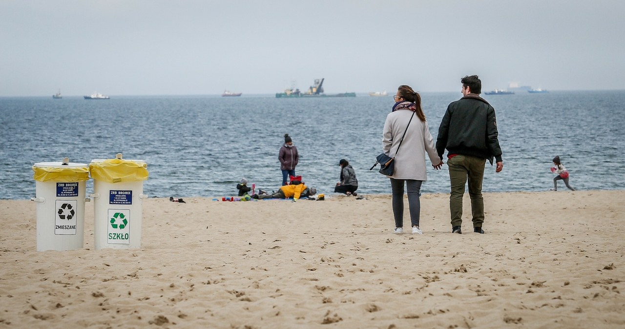 Bałtyk wyrzucił na plażę bursztyny. Zdjęcie ilustracyjne /KAROLINA MISZTAL/REPORTER /East News
