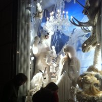 Sklepy z nowojorskiej Piątej Alei walczą o klienta wystawami  