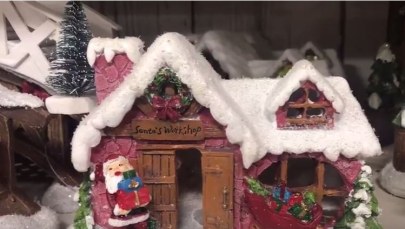 Bałwanki, choinki i bożonarodzeniowe stroiki w amerykańskich sklepach. We wrześniu...