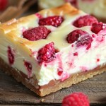 Banalne ciasto na lato. Sernik z malinami zrobisz w mgnieniu oka